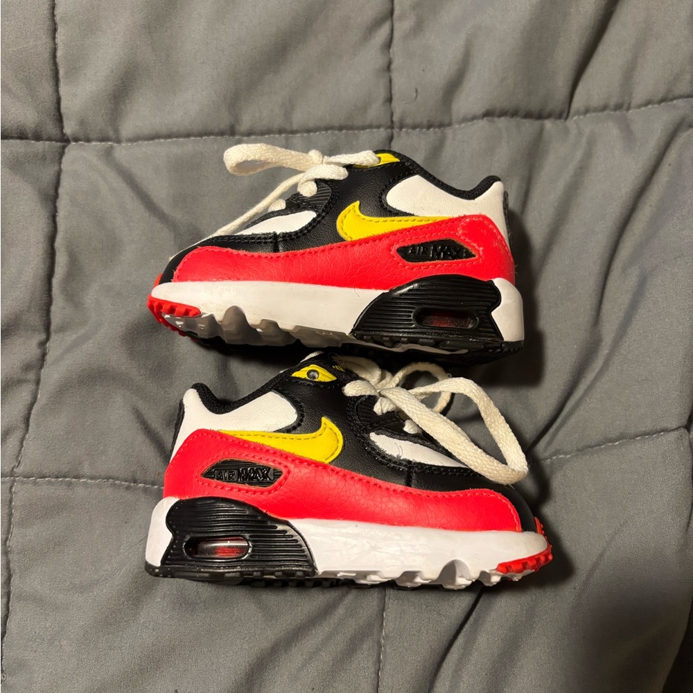 NIKE Infant Black and Red AirMax Sneakers Size 4C - Picture 6 of 6